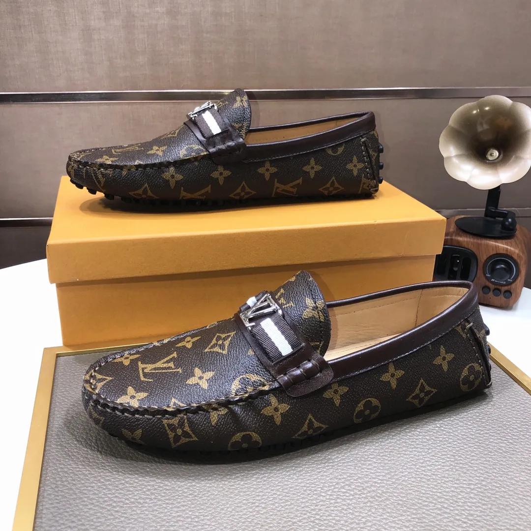 Men's men's shoes 💰420💰 [LV Doudou shoes] (water-dyed cowhide lining) new model is on the market, available on the official website. The new Doudou shoes are processed into single-color materials, and the uppers are made of imported special materials. The body of the shoe is fully hemmed with mark thread, and is lined with imported original cowhide leather. The elegant shoe shape is super suitable for all-matching, and the size is 38-44.